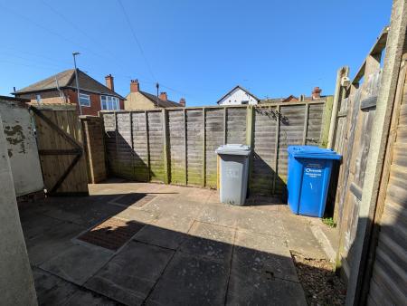 1 bedroom Flat to let in Edmund Street, Kettering, NN16