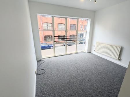 1 bedroom Flat to let in Bath Road, Kettering, NN16