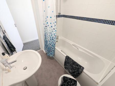 1 bedroom Flat to let in Bath Road, Kettering, NN16
