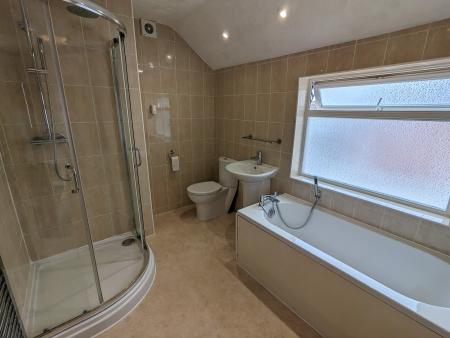 2 bedroom Terraced House to let in Lancaster Road, Kettering, NN16