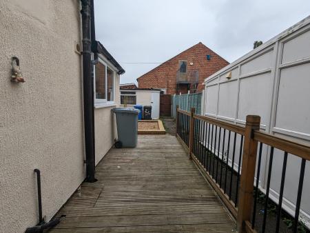 2 bedroom Terraced House to let in Lancaster Road, Kettering, NN16