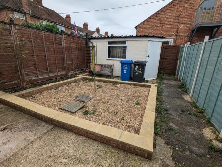 2 bedroom Terraced House to let in Lancaster Road, Kettering, NN16