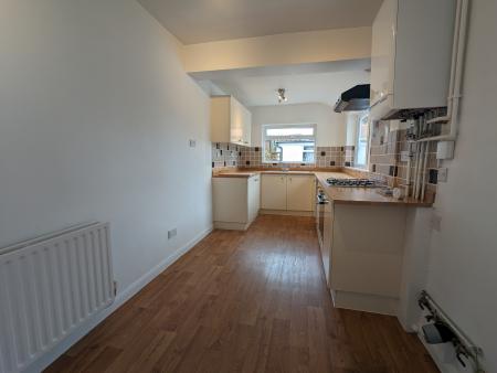 2 bedroom Terraced House to let in Lancaster Road, Kettering, NN16