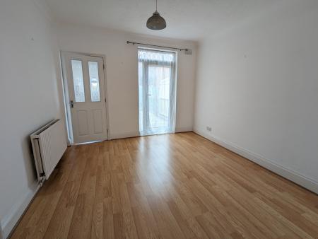 2 bedroom Terraced House to let in Lancaster Road, Kettering, NN16