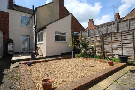 2 bedroom Terraced House to let in Lancaster Road, Kettering, NN16