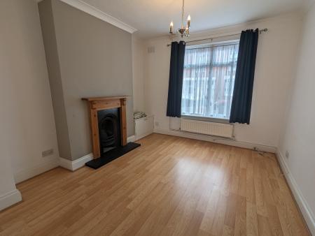2 bedroom Terraced House to let in Lancaster Road, Kettering, NN16