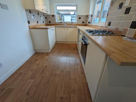 2 bedroom Terraced House to let in Lancaster Road, Kettering, NN16