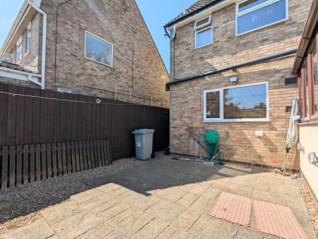 4 bedroom Semi-detached house to let in St Stephens Road, Ise Lodge, Kettering, NN15