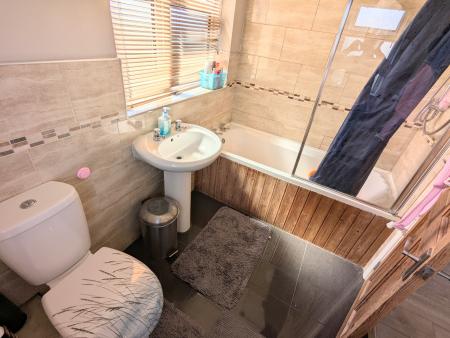 4 bedroom Semi-detached house to let in St Stephens Road, Ise Lodge, Kettering, NN15