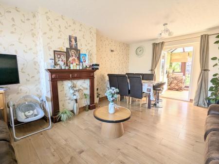 4 bedroom Semi-detached house to let in St Stephens Road, Ise Lodge, Kettering, NN15