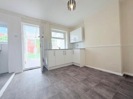 2 bedroom Terraced House to let in Russell Street, Kettering, NN16
