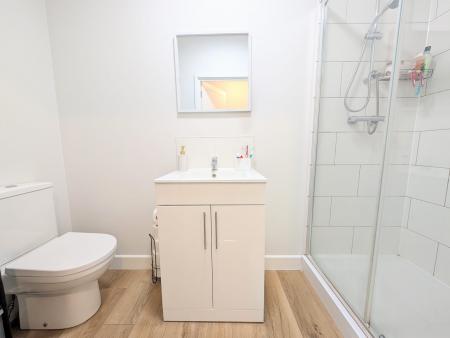1 bedroom Flat to let in Silver Street, Kettering, NN16