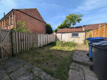2 bedroom Terraced House to let in Nelson Street, Kettering, NN16