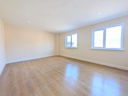 2 bedroom Flat to let in St Andrews Street, Kettering, NN16