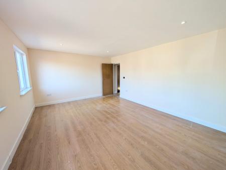 2 bedroom Flat to let in St Andrews Street, Kettering, NN16