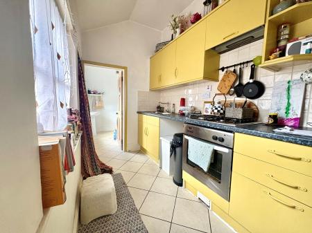 2 bedroom Terraced House to let in Green Lane, Kettering, NN16