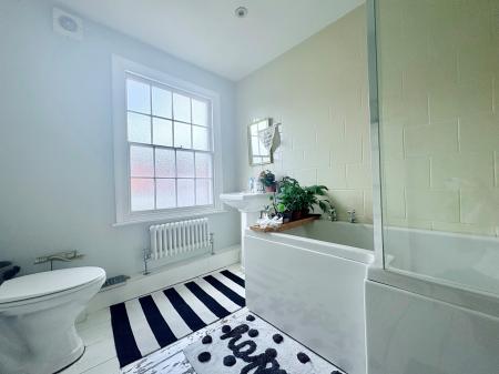 2 bedroom Terraced House to let in Green Lane, Kettering, NN16