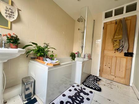 2 bedroom Terraced House to let in Green Lane, Kettering, NN16