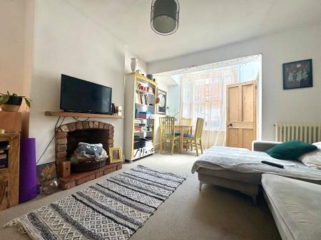 2 bedroom Terraced House to let in Green Lane, Kettering, NN16