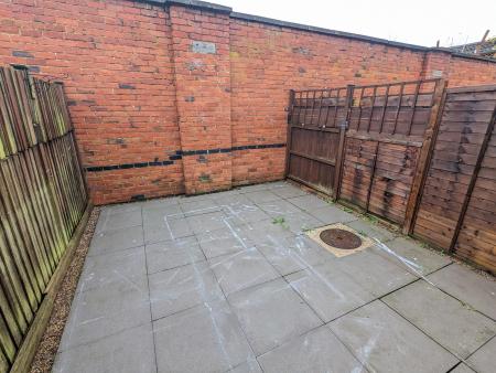 2 bedroom Terraced House to let in Regent Street, Kettering, NN16