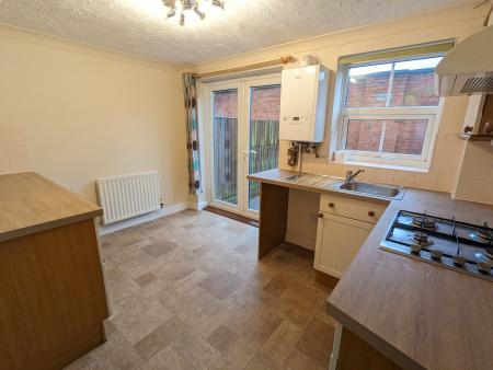 2 bedroom Terraced House to let in Regent Street, Kettering, NN16