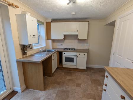 2 bedroom Terraced House to let in Regent Street, Kettering, NN16