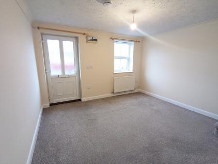 2 bedroom Terraced House to let in Regent Street, Kettering, NN16