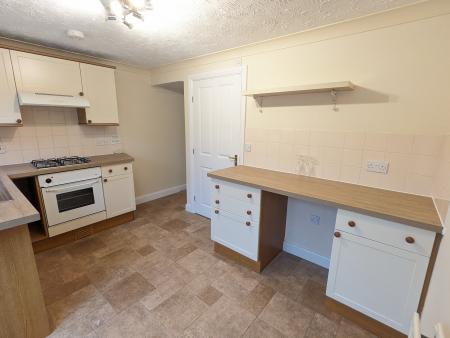 2 bedroom Terraced House to let in Regent Street, Kettering, NN16