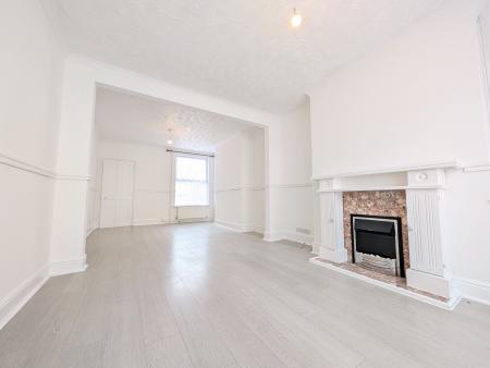 4 bedroom Terraced House to let in Regent Street, Kettering, NN16