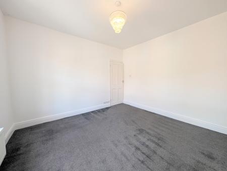 4 bedroom Terraced House to let in Regent Street, Kettering, NN16
