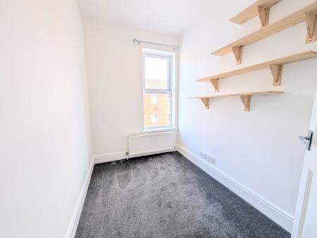 4 bedroom Terraced House to let in Regent Street, Kettering, NN16