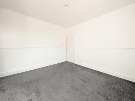 4 bedroom Terraced House to let in Regent Street, Kettering, NN16