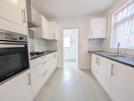 4 bedroom Terraced House to let in Regent Street, Kettering, NN16