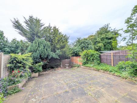 3 bedroom Semi-detached house to let in Bishops Drive, Kettering, NN15