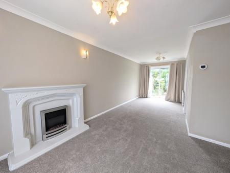 3 bedroom Semi-detached house to let in Bishops Drive, Kettering, NN15
