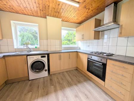 3 bedroom Semi-detached house to let in Bishops Drive, Kettering, NN15