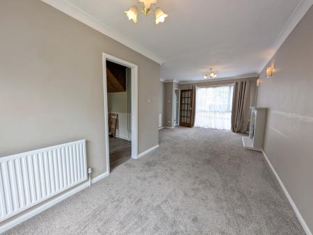 3 bedroom Semi-detached house to let in Bishops Drive, Kettering, NN15