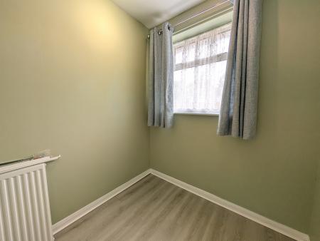 3 bedroom Semi-detached house to let in Bishops Drive, Kettering, NN15