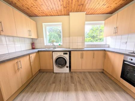 3 bedroom Semi-detached house to let in Bishops Drive, Kettering, NN15