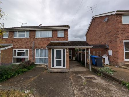 3 bedroom Semi-detached house to let in Bishops Drive, Kettering, NN15