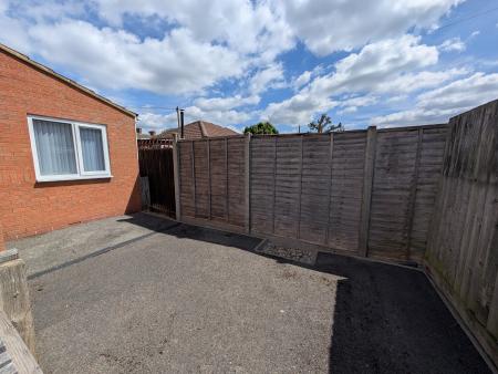2 bedroom Flat to let in Compass Court, Burton Latimer, NN15