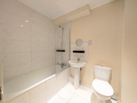 2 bedroom Flat to let in St Andrews Street, Kettering, NN16