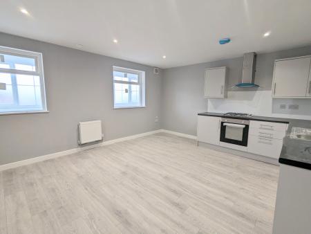 1 bedroom Flat to let in Queen Street, Kettering, NN16