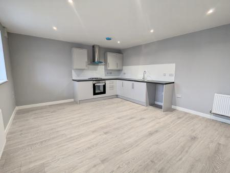 1 bedroom Flat to let in Queen Street, Kettering, NN16