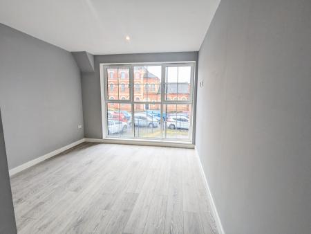 1 bedroom Flat to let in Queen Street, Kettering, NN16