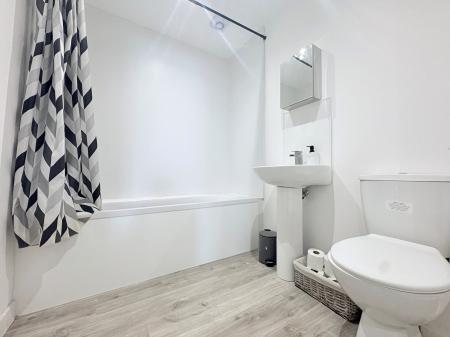 2 bedroom Flat to let in Queen Street, Kettering, NN16