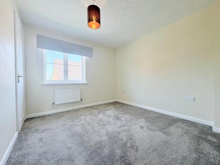3 bedroom Semi-detached house to let in Tailby Avenue, Kettering, NN16