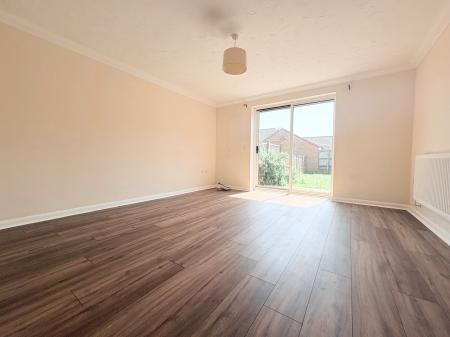 3 bedroom Semi-detached house to let in Tailby Avenue, Kettering, NN16