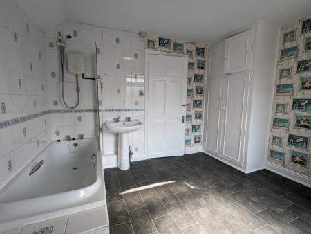 2 bedroom Terraced House to let in Cornwall Road, Kettering, NN16
