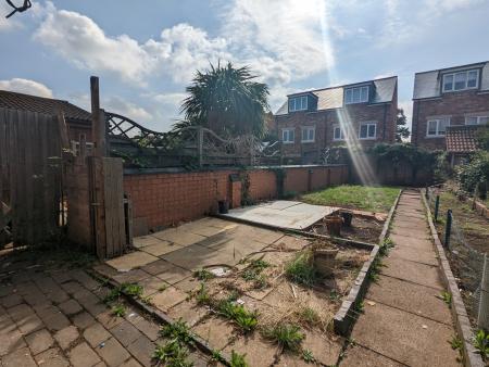 2 bedroom Terraced House to let in Cornwall Road, Kettering, NN16